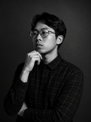 Photo professionnelle d'un jeune homme avec des lunettes